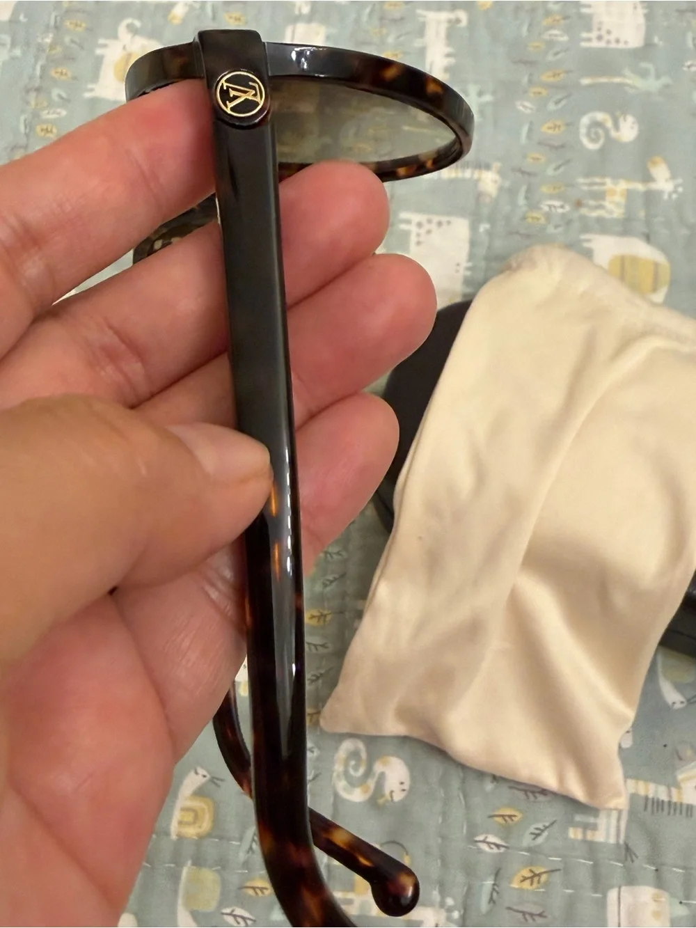 Louis Vuitton Sunglasses (PRICE FIRM)